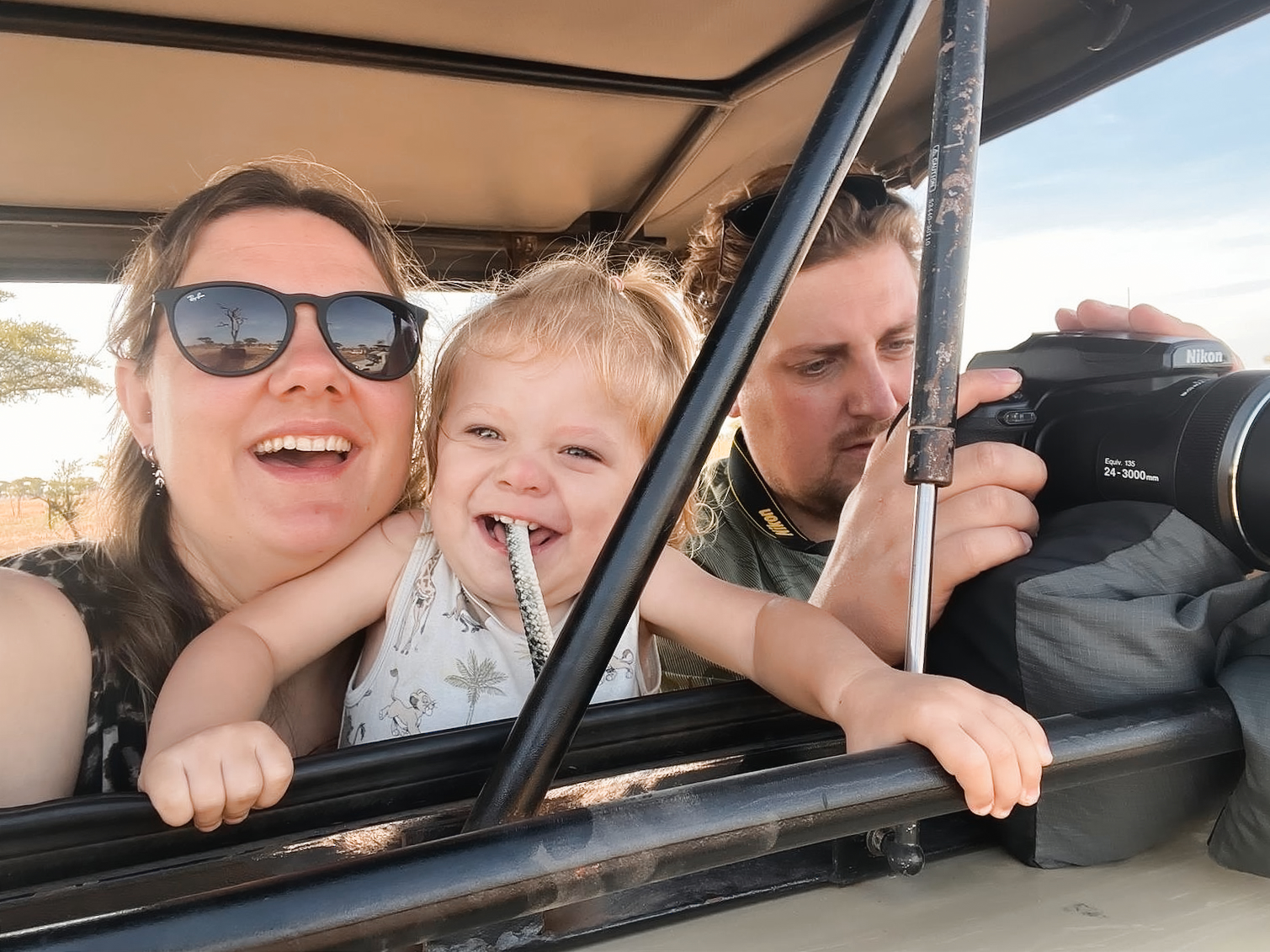 Leonie, Renske and Jaap on the game drive