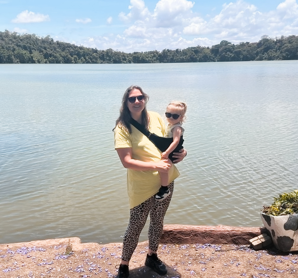 Leonie and Renske at Lake Duluti