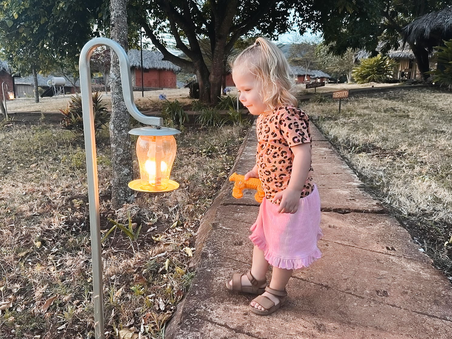 Renske and the garden lamp