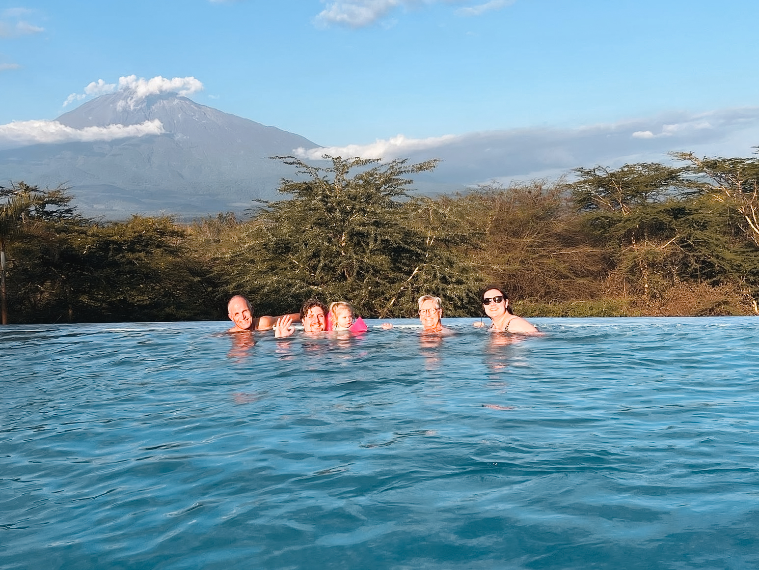 Pake, Jaap, Renske, Beppe and Leonie in the pool