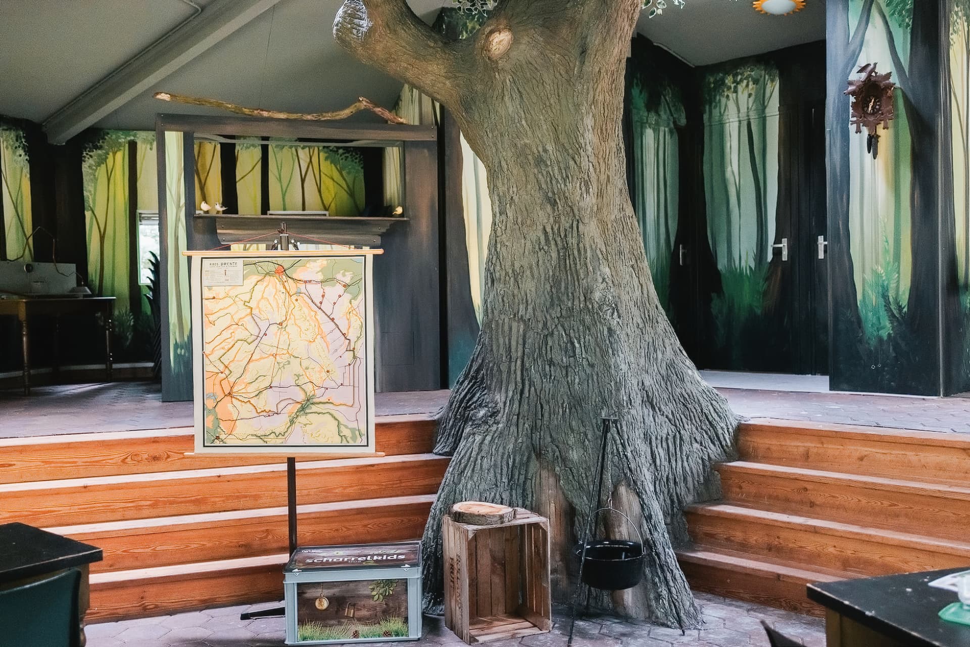 The Woudlopersclub with its indoor oak tree