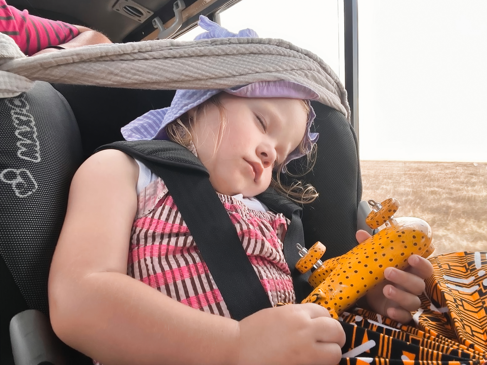 Renske asleep in the car