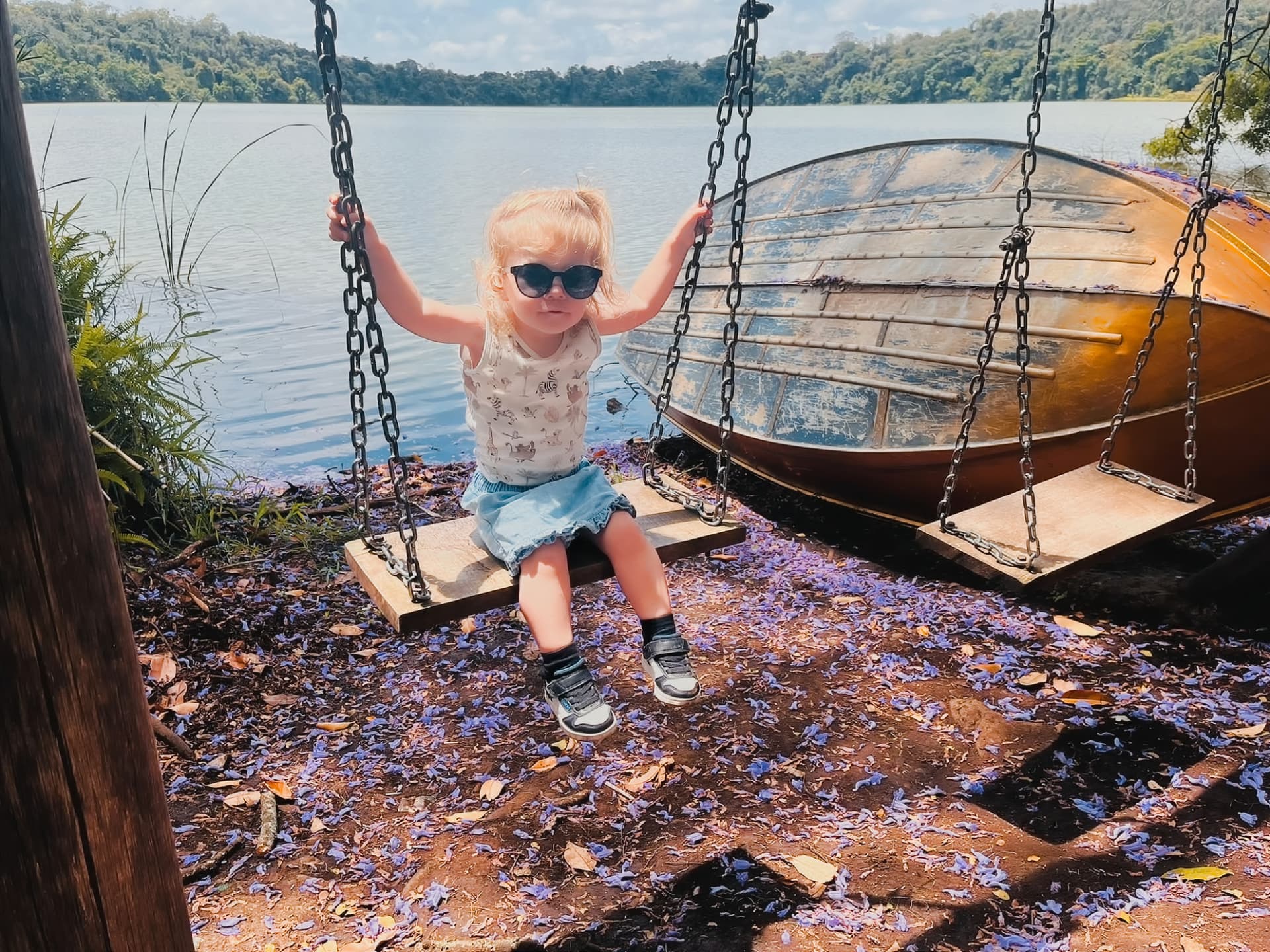 Renske on the swing by the lake